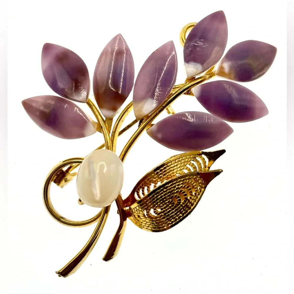 Vintage Shell Floral Design Brooch Gold Tone Pin Bouquet - Picture 1 of 6
